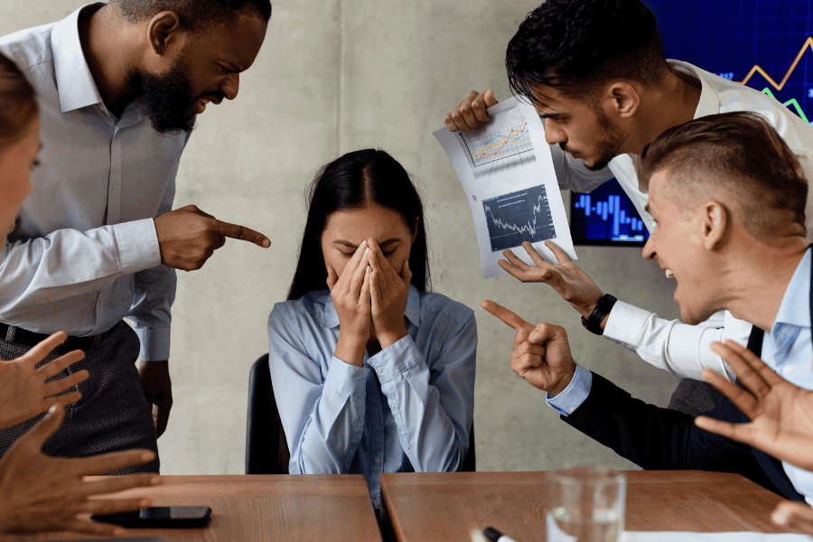 El mobbing o assetjament laboral: què és i què podem fer?